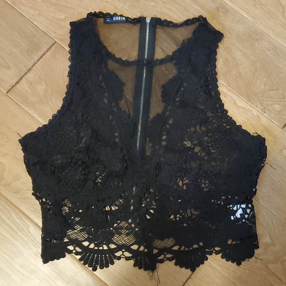 SHEIN crop top black